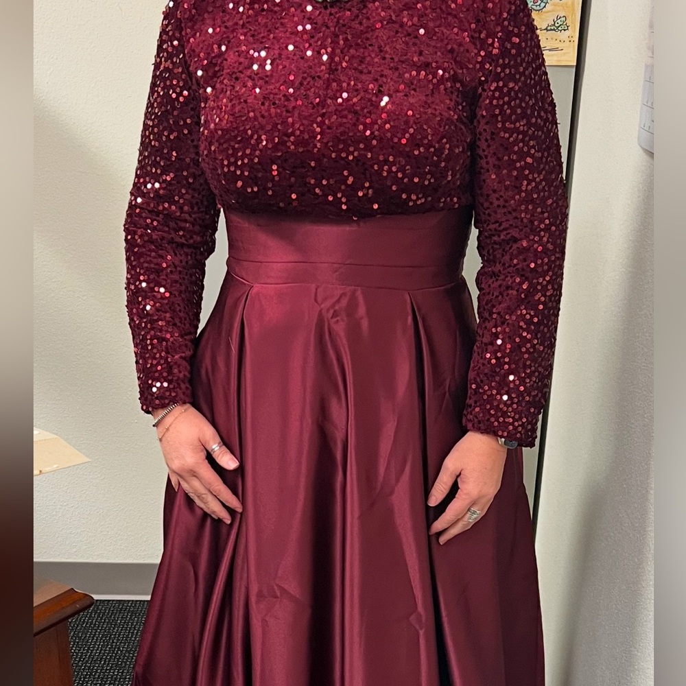 Burgundy Size 14 Formal dress. Never worn